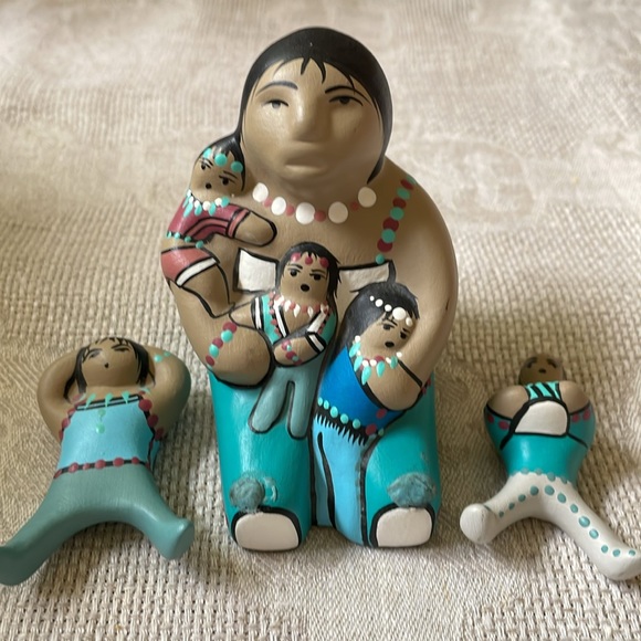 Storyteller Mother and kids 3 pc set Signed Southwest pottery hand made - Picture 9 of 11